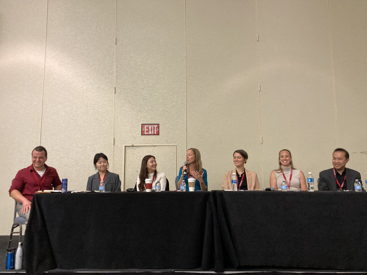 Blingblingzhang's tweet image. @SangJungKim2 Sang  is the panelist of research panel of communication theory in the age of AI. So much insightful discussions are happening! Check it in Salon H, 5th Floor. #AEJMC24 #CTEC #CTAM