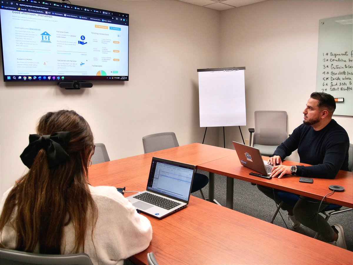 PayCargo's tweet image. PayCargo&apos;s innovation not only simplifies logistics payments but also prioritizes customer satisfaction. We value your experience and strive to make it seamless, secure, and stress-free. 

#PayCargo #SimplifiedLogistics #CustomerSatisfaction #SeamlessPayments #SecureLogistics