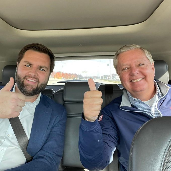 uht_fresh's tweet photo. @funder I'd panic too with these two in the back seat.👇

#NeedALyft😩🐮 https://t.co/z4uVBUkTBf