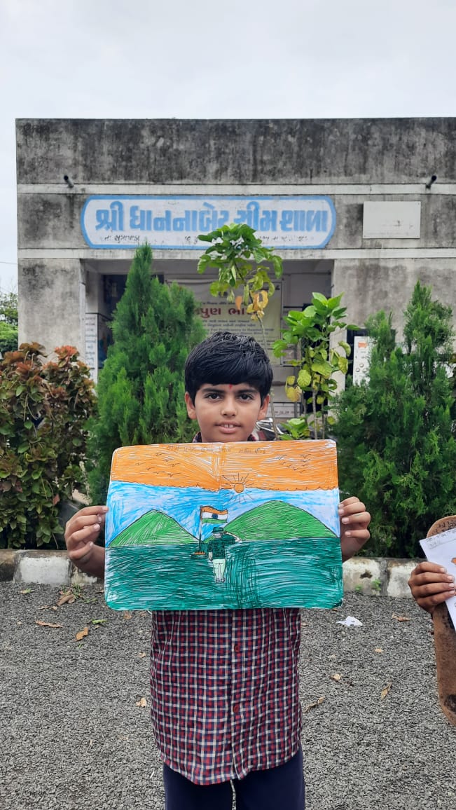 "હર ઘર તિરંગા" અભિયાન અંતર્ગત સમગ્ર ગીર સોમનાથ જિલ્લાનાં ૩૨૯ ગામોની તમામ પ્રાથમિક શાળાઓમાં રંગોળી સ્પર્ધા અને ચિત્ર સ્પર્ધા યોજવામાં આવી. વિદ્યાર્થીઓએ ઉત્સાહપૂર્વક આ સ્પર્ધામાં ભાગ લીધો અને દેશભક્તિસભર ચિત્રો દોરી પોતાની કલા દર્શાવી.
<a href="/CMOGuj/">CMO Gujarat</a> <a href="/InfoGujarat/">Gujarat Information</a> <a href="/collectorgirsom/">Collector Gir Somnath</a>