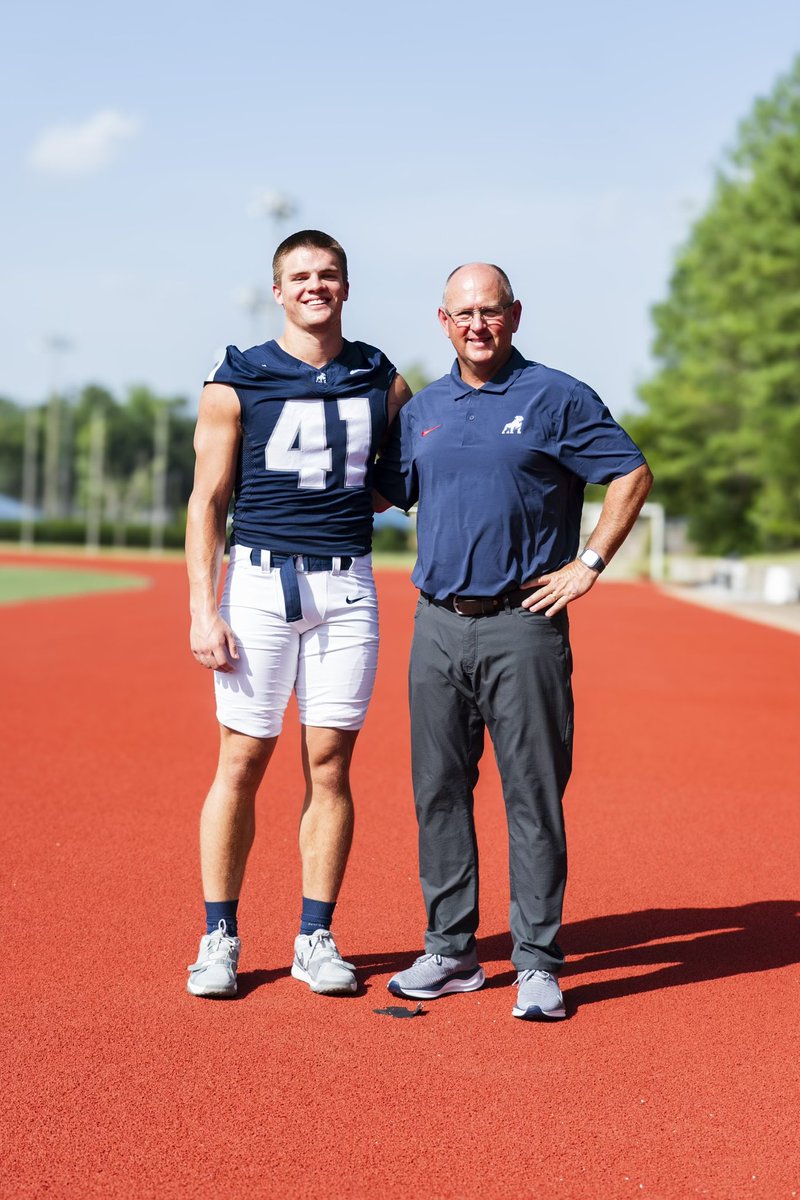 HartselleFball's tweet photo. Jake Haynes is continuing to #OwnIt as a Samford Bulldog! We’re hearing great things and can’t wait to see you excel! @jakehayneslb33 @SamfordFootball https://t.co/RwU1kIb7CN