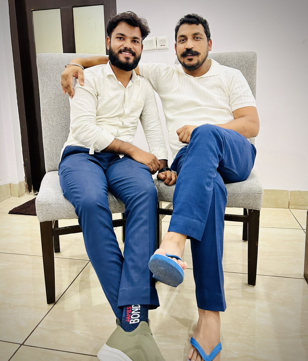 vishalbmissiont's tweet photo. सांसद @BhimArmyChief चंद्रशेखर आजाद 🔥

आज दिल्ली में शानदार मुलाकात के बीच धमाकेदार इंटरव्यू भी हुआ जिसे आप 10 अगस्त को सुबह 7 बजे B MissionTV पर अवश्य देखें 

अब हवाएँ ही करेंगी रौशनी का फ़ैसला 
जिस दिए में जान होगी वो दिया रह जाएगा

#vishalbmissiontv https://t.co/RSvFkLkhUa