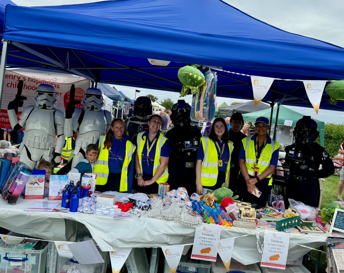 ukgarrison's tweet photo. Last weekend, we had the opportunity to support the Henry Allen Trust. This weekend, find the #ukgarrison at Comic Con Wales, National Brick Event in Newcastle, and the Heather Scarecrow Festival in Coalville!
#501stlegion #badguysdoinggood #starwars #cosplay #deploymentplans https://t.co/d8tQhjoEVN