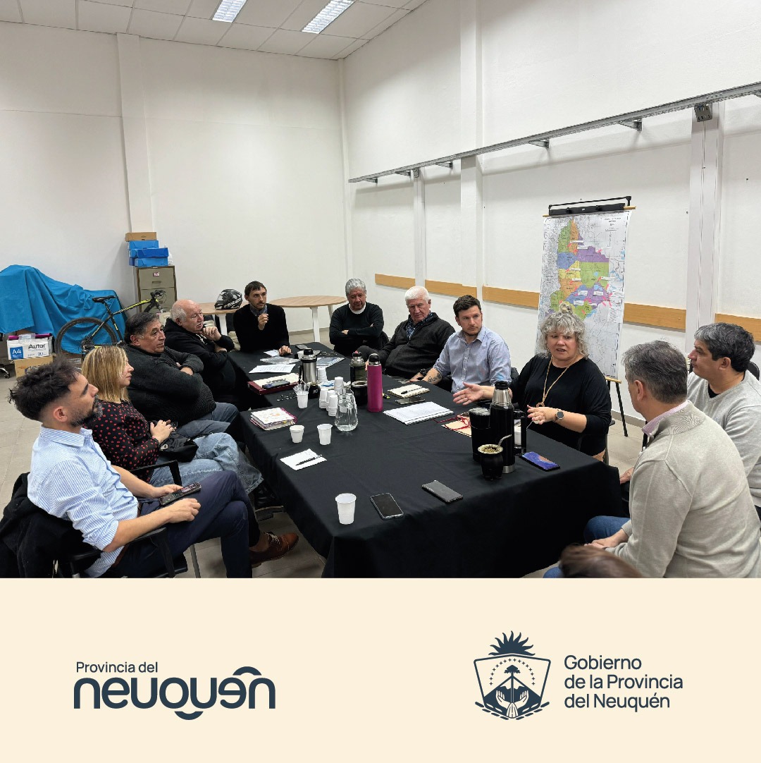 Mingobiernonqn's tweet photo. 🏙️🏘️Monitor de Alquileres
Con una encuesta abierta para conocer la experiencia de las familias neuquinas al alquilar y reuniones con actores del sector en Zona Sur avanza la implementación de sistema integrado de información que buscar ordenar el mercado
➡️https://t.co/yD7MJGojxa https://t.co/Rw9Rh2AJOO