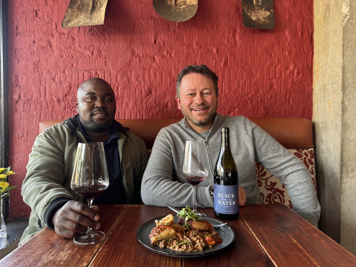 danlikeswine's tweet photo. More wine adventures. Tamzin de Bruyn shares some of Clink Wines’ star producers, Lovemore Chigondo pairs @Blackwaterwine with @ilContadinojhb’s signature pork belly, and @KensiNobanda and @tebza_motsepe share the #KeboNoir story - and some exceptional older vintages at #Sebule. https://t.co/c7F5Z26xWY