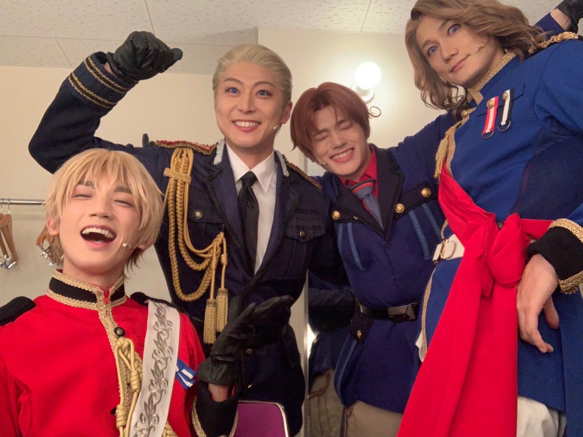 Ryoki_N0826's tweet photo. ミュージカル
「ヘタリア～The glorious world～」
初日無事に終了致しました。ご来場、そしてYouTubeの生配信、ありがとうございました。

最高だー！！！！！！！！！100公演目迎えられてよかった！みんなと会えてよかった！
次は1000だね！！

シエスタ組のみんなともお祝いだ！

#ヘタ��ュ https://t.co/eMXjQYAIds