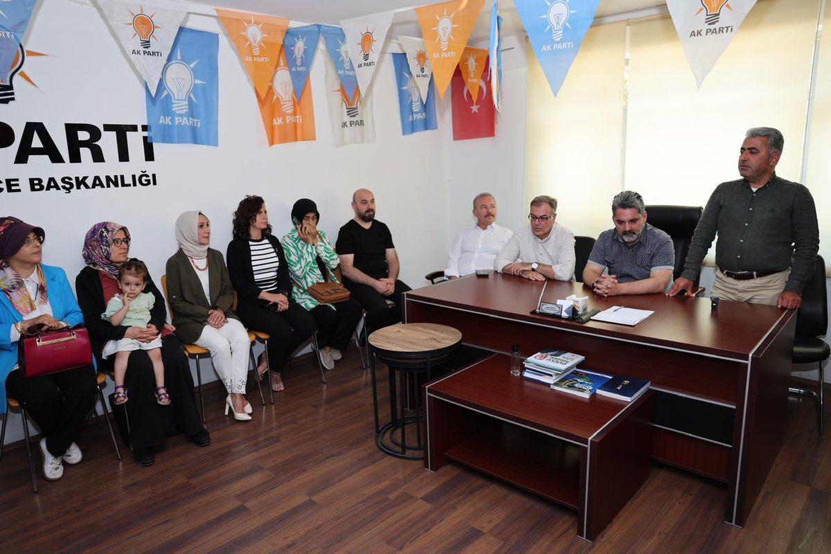 akparti_hacilar's tweet photo. Teşkilat varsa başarı vardır👏🏻

İl Başkanımız Sn. @fatihuzum38 ‘ün katılımlarıyla ilçe teşkilatımızda istişare toplantısı gerçekleştirdik.  

Büyük AK Parti ailesi olarak dün olduğu gibi bugün ve yarın daima Hacılarımıza hizmet etmeye devam edeceğiz.

@a_ovuc @akpartikayserii https://t.co/nWnaR7gSf2