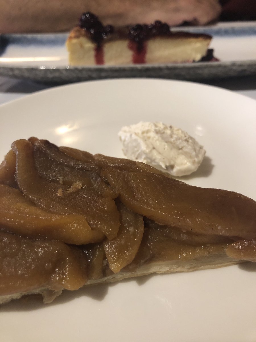 PiluLleida's tweet photo. I aqui els segons: cassola de tros i callos Amoca.
Postres: pastís de formatge i tatin de poma #Amoca #Lleida https://t.co/saRSFBoKMX
