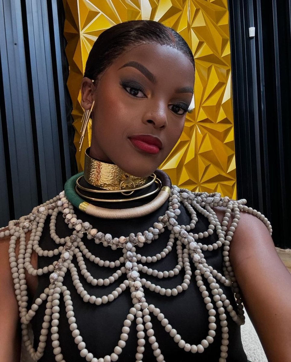 ZizinjaAbelungu's tweet photo. South Africa you have actually made her a Huge Star. 

Bookmark this tweet and revisit when that happens. Chidimma is going to be a Huge star 🤞🤞

You will remain in your Shacks with empty cupboards and hatred while she travels the world as a Star. https://t.co/SHT7apKyaJ