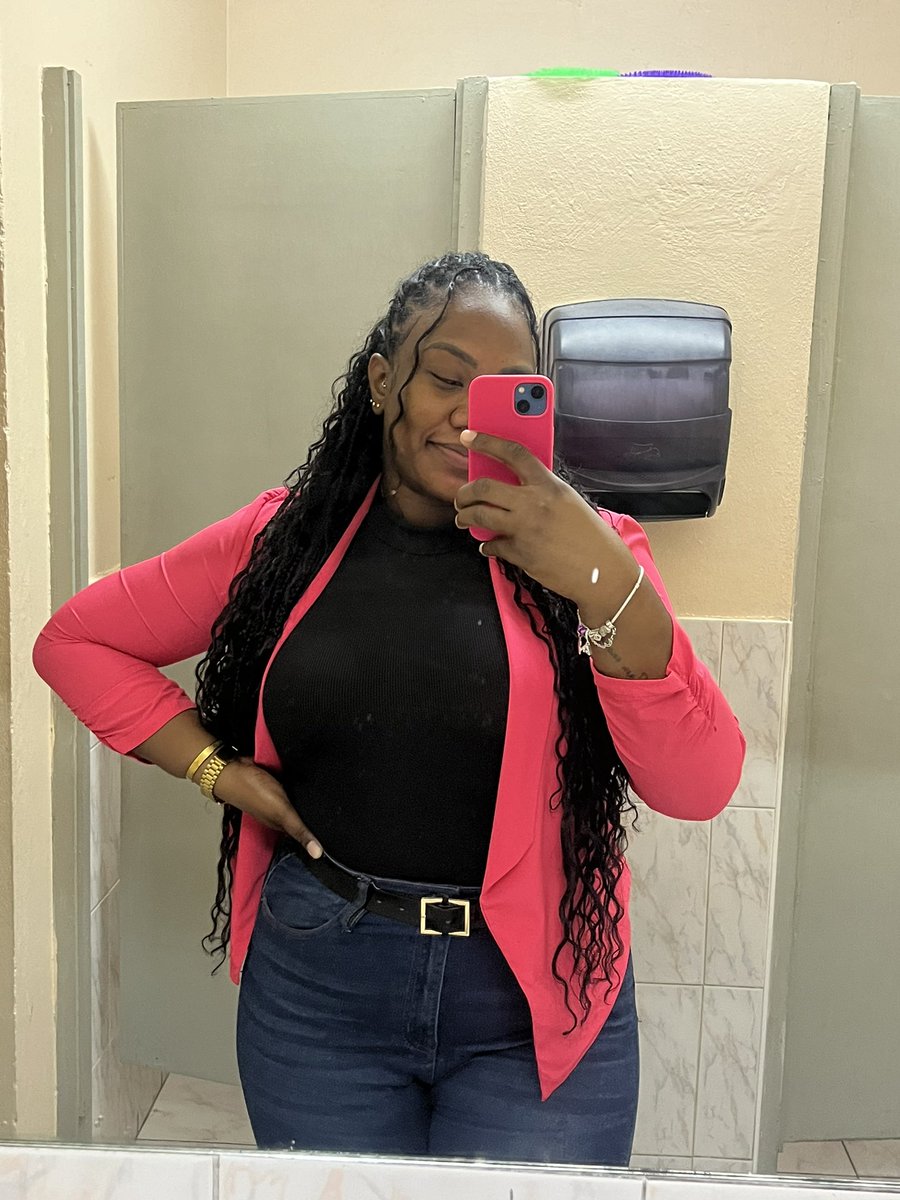 Tavii_a's tweet photo. I’m in love with the new me🌸 https://t.co/MJvvgzxBar
