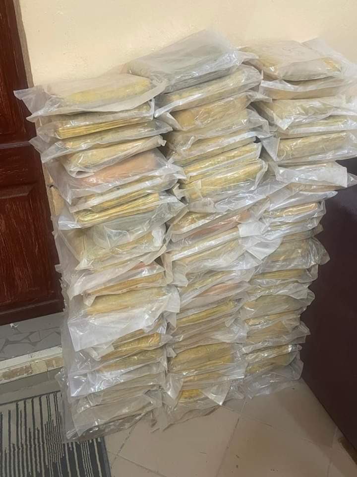 L_ESSOR's tweet image. #Mali : Les #douanes_maliennes ont saisi 78 #briquettes de #cannabis à #Diboli dans la nuit du mercredi à jeudi 08 août 2024. 

Le produit prohibé enfoui dans l'habitacle d'une vieille Mercedes provenait de Bamako à destination du #Sénégal.