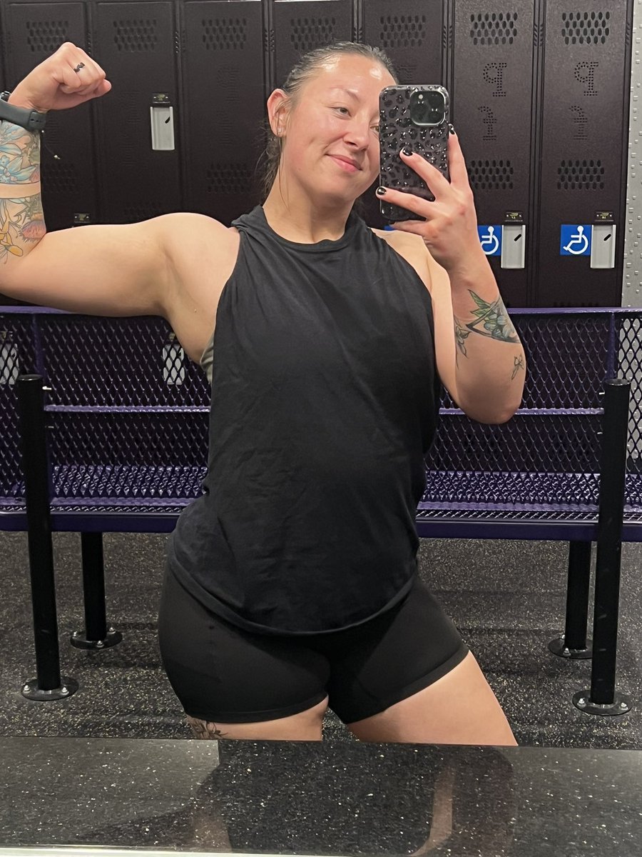 _simplymiko's tweet photo. Flex Friday yeah? https://t.co/kODIBuGpSe