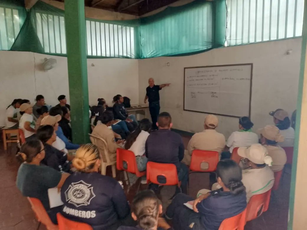 En las instalaciones del Parque Musiú Carmelo, se llevó a cabo la formación de "Administración de recursos humanos" por parte del profesor Juan Yusti.

Formación destinada al personal de INPARQUES y MINEC donde están siendo beneficiados mas de 30 participantes.

#HastaProntoX