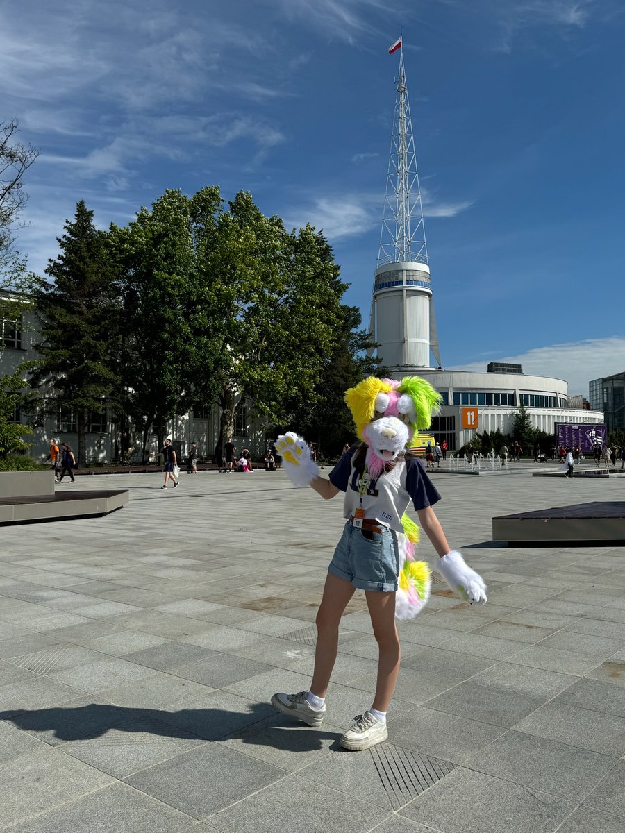 MiloNotOve11656's tweet photo. @Skyehighstudios This is my first fursuit coco.also I love your tutorials and vids :3 https://t.co/38kzKfXLsa