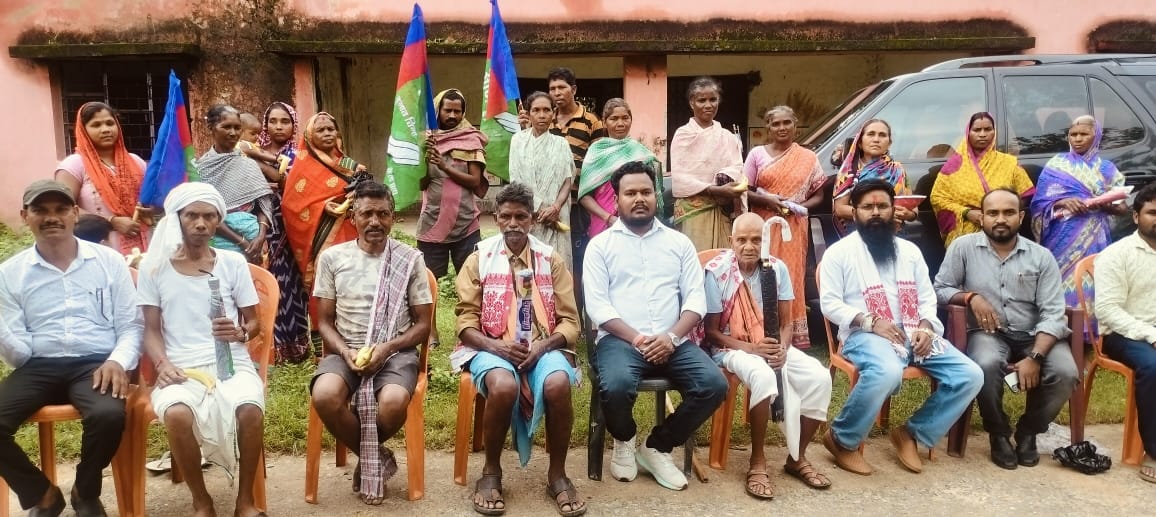 विश्व आदिवासी दिवस के अवसर पर आज विभिन्न जिलों में पार्टी पदाधिकारियों और कार्यकर्ताओं द्वारा आदिवासी अखड़ा का आयोजन किया गया। इस दौरान विभिन्न कार्यक्रमों का आयोजन हुआ। हमारी समृद्ध सामाजिक, सांस्कृतिक और धरोहरों में आदिवासियत समाहित है। 

#AjsuParty #Jharkhand