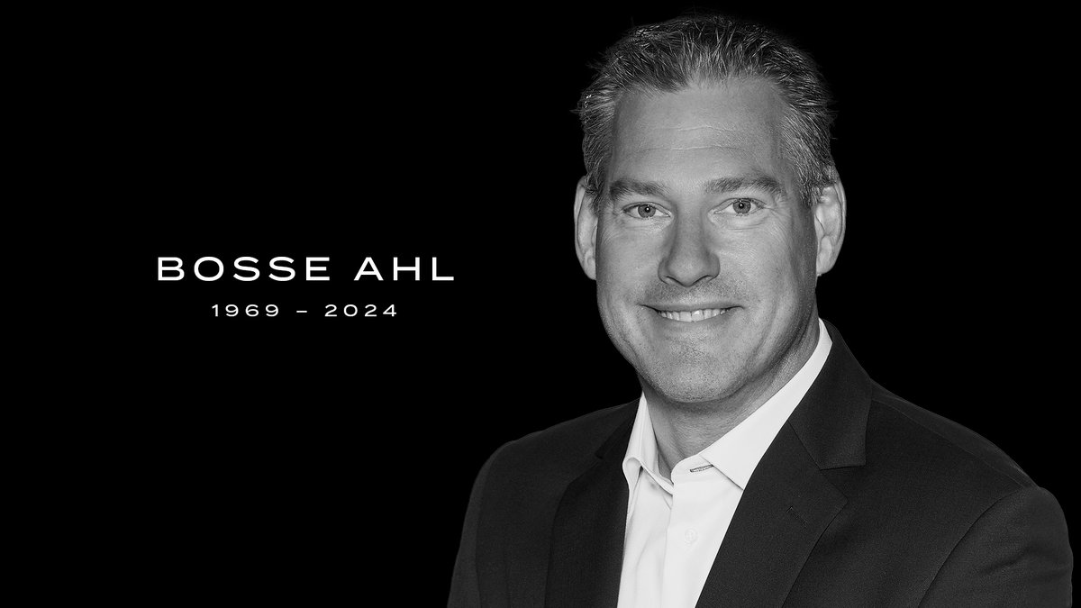HV71's tweet photo. HV71 har sorg. En HV-legendar och fantastisk medarbetare har lämnat oss. 

Vi kommer att sakna dig Bosse! Vila i frid. 💛💙

https://t.co/WnpHoP1VC1 https://t.co/PcQj4YQ1zI