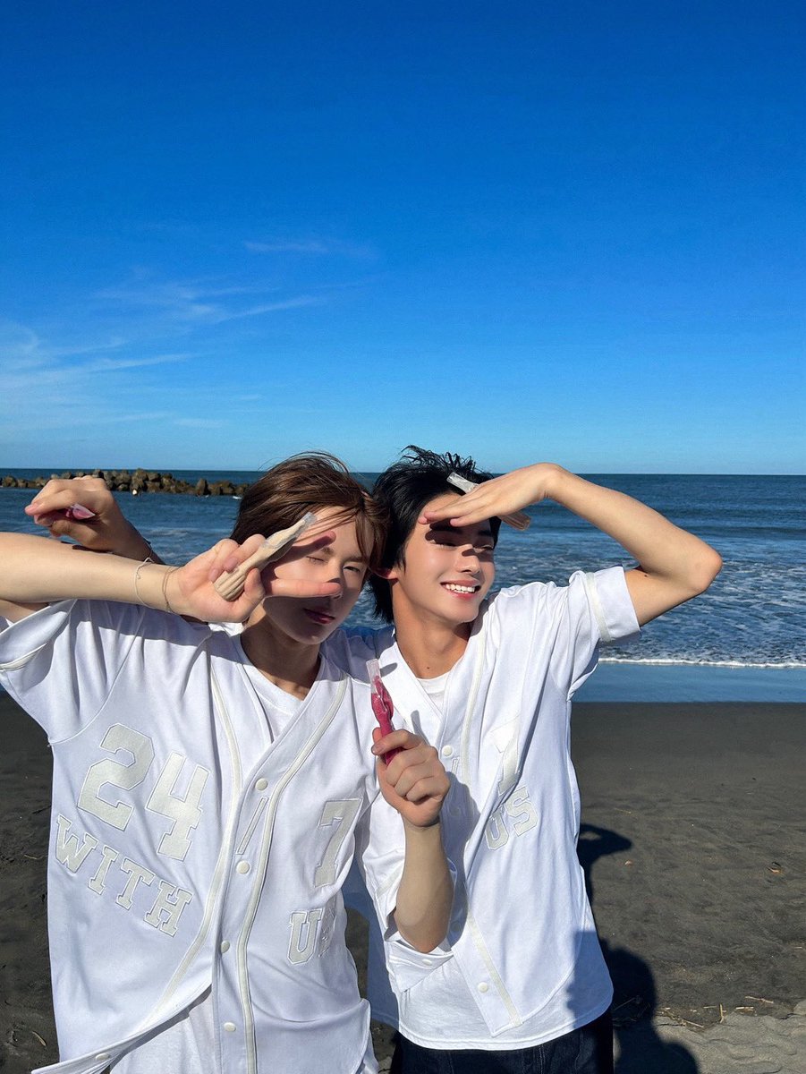 hanjin with shinyu and kyungmin <3

🧸 #HANJIN #SHINYU #KYUNGMIN #TWS