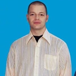 headisinthesun's tweet photo. this is pat’s old shirt from 30 years ago. sm don’t have money to buy a new shirt? https://t.co/PENLKhcxrN