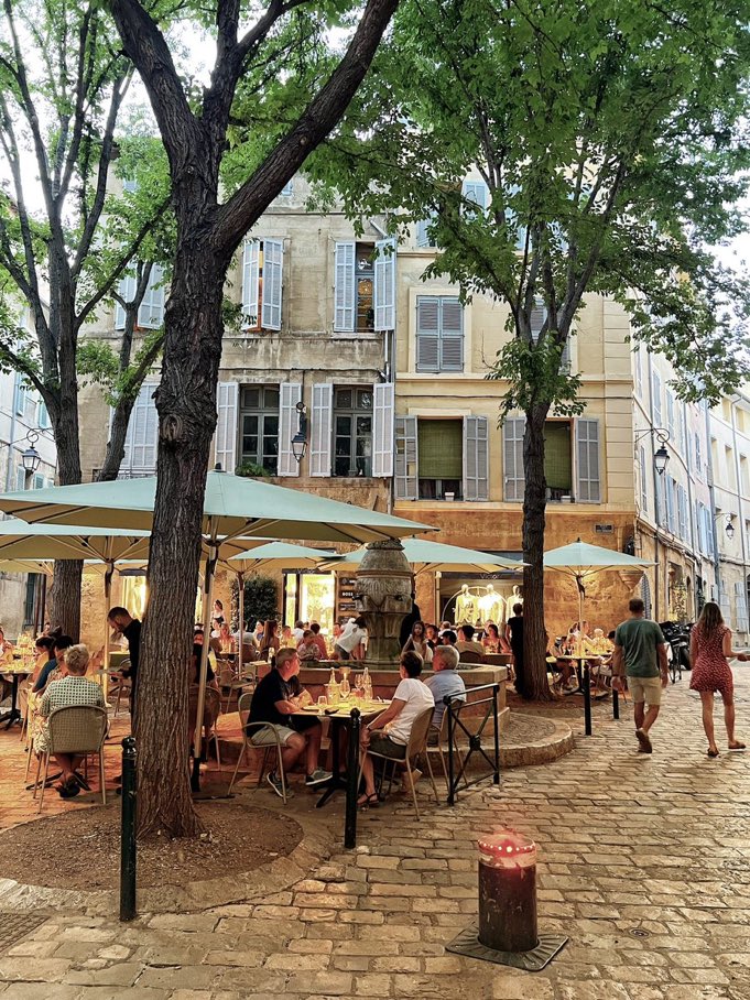 La felicidad no consiste en poder aparcar tu coche en la puerta. La felicidad consiste en que tu ciudad se vea así.
