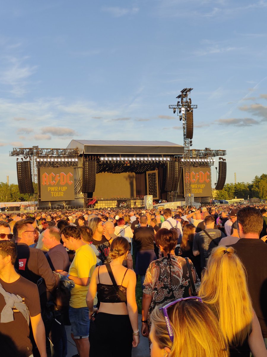 Tim0106's tweet image. Sorry @TheBelgianCats .
We zijn hier vanavond.
Maar als jullie de finale halen ga ik niet naar Alcatraz zondag, maar supporter ik voor jullie!