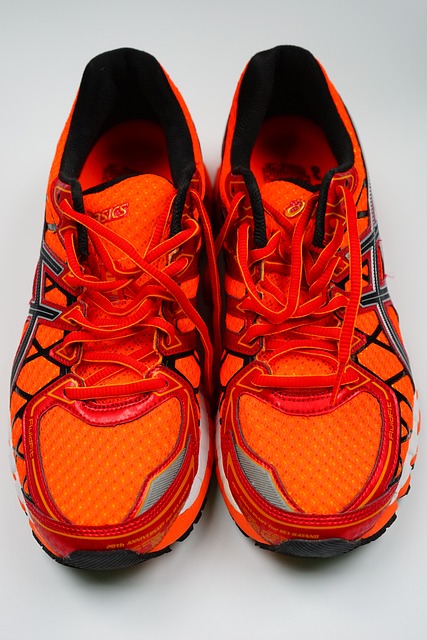 Anyone notice that many of the runners are wearing orange shoes. Orange is the color of MS. Cool that British twins Lina &amp; Laviai Nielsen had the opportunity to run.  Laviat received a bronze medal in the mixed 4x400m relay