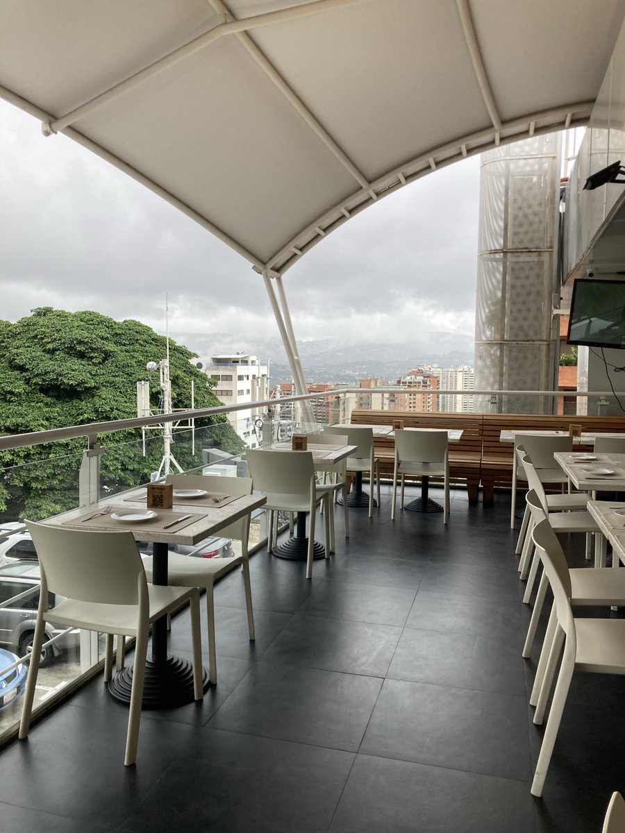 Este es mi ultimo descubrimiento😋: un local en Sebucán con panes y dulces de masa madre. Hacen el pan judío, la Jalah, que es una verdadera delicia. También tienen pizzas de masa madre.

Esto no es publicidad, es apoyo a la gente que se faja y que lo hace bien. 👏🇻🇪