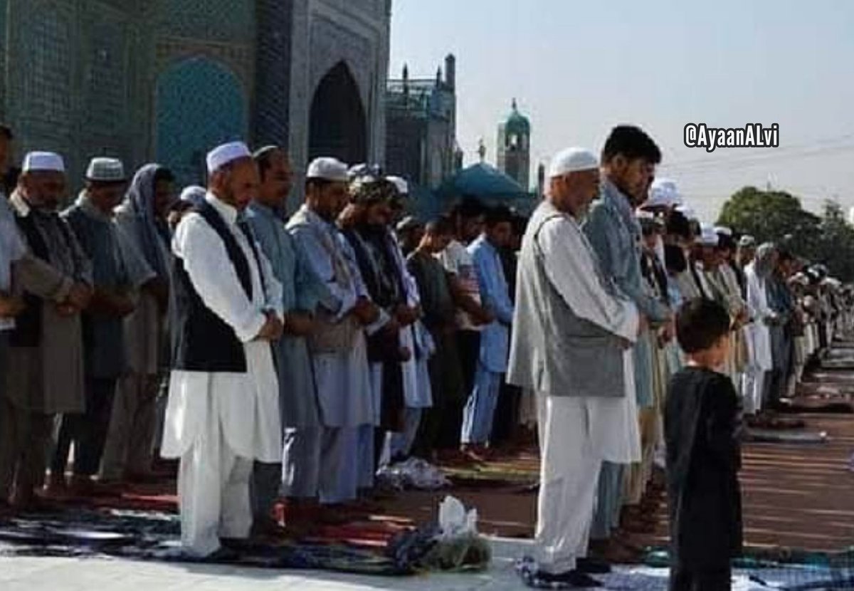 افغانستان میں سرکاری ملازمین کیلئے پانچ وقت کی نماز باجماعت پڑھنا لازمی قرار.💗