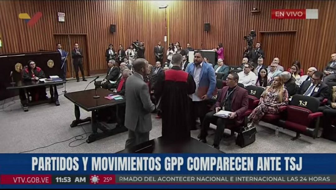 En representación de nuestro partido, el camarada <a href="/WBenavides_MRT/">Williams Benavides</a> Sec. Gral. Nal. acude ante el TSJ, junto a representantes de los partidos del GPPSB para darle continuidad a la investigación del recurso electoral introducido ante este órgano por el Pdte. <a href="/NicolasMaduro/">Nicolás Maduro</a>
