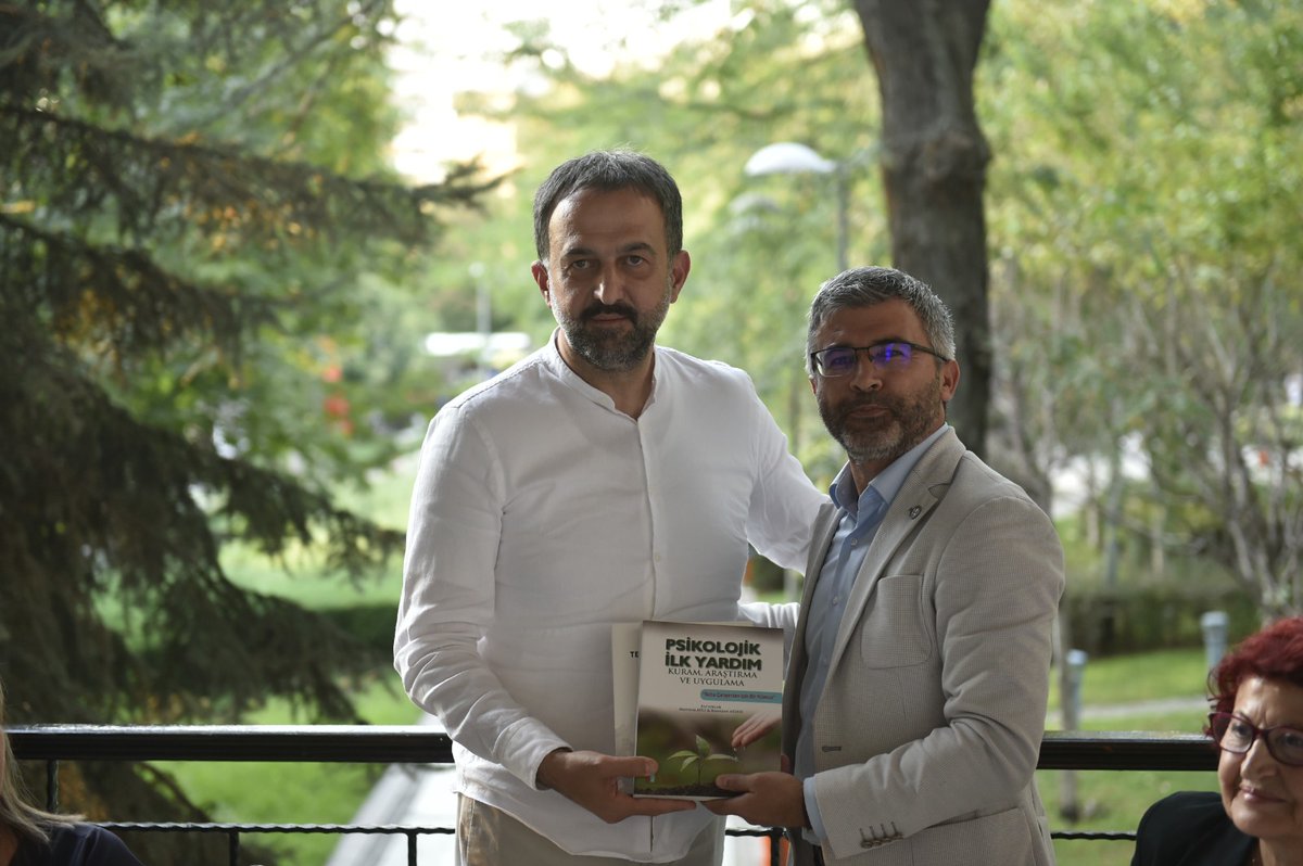 turkpdrdernegi's tweet photo. Genel Başkanımız Mesut YILDIRIM, Genel Sekreterimiz Ahmet DURAN, Genel Başkan Yardımcımız Alperen ARSLAN, Ankara İl Temsilcimiz Oğuzhan Asil YÜCESAN ve PDOK Temsil Heyeti Başkanı Kaan BİLGİÇ, Ankara Kent Konseyi Başkanlığı görevine tekrardan seçilen Sn. Halil İbrahim YILMAZ'a hayırlı olsun ziyaretinde bulundular.

Türk Üniversiteli Kadınlar Derneği, Anneden Anneye Destek Derneği, Türkiye Güçsüzler ve Kimsesizlere Yardım Vakfı'nın da bulunduğu ziyaret kapsamında paydaşlık kültürü ile yapılabilecek çalışmalar, ihtiyaçlar ve olası işbirlikleri konuşuldu. 

Kabulleri için Sn. Halil İbrahim YILMAZ'a teşekkürlerimizi sunarız.

@turkpdrdernegi 
@ank_kentkonseyi 
@TUKDKurumsal 
@AnnedenAnneyeD