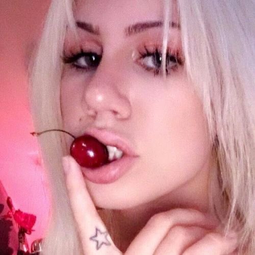 hischildofcain's tweet photo. Pre mixtape @slayyyter look from 2017-2018 when she was still “slater” https://t.co/XTI4GVp5kT
