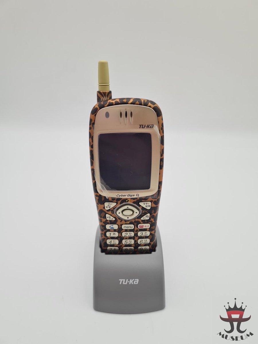 AyuMerchMuseum's tweet photo. One of the most iconic pieces of merchandise <3
Tu-Ka A MODEL phone in ayu´s signature leopard pattern
released in December 2000

one of my most beloved items I own 💙
https://t.co/z2VTr1Vc0l

#ayumihamasaki
#浜崎あゆみ 
#AyuMuseum
#AyuMerchandiseMuseum https://t.co/WkRFi8yeMm
