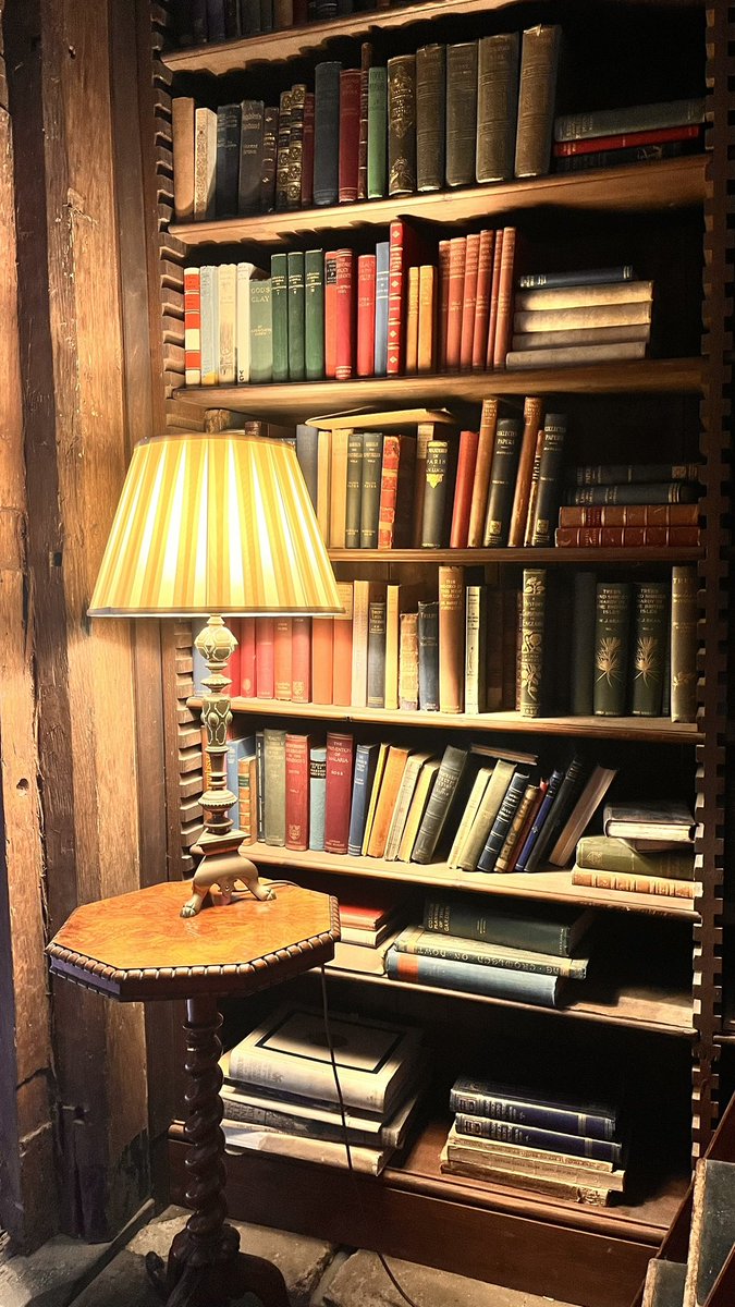 TellerMarie's tweet photo. The Button House Library📚📖@WHorsleyPlace #library #books #NationalBookLoversDay #BookLoversDay #reading #westhorsleyplace #bbcghosts #ghostsbbc #photo #photooftheday #photography #photographer #BehindTheScenes #filmtour #bts #filmlocation #filminglocation #surrey https://t.co/YX2UkSpEeW