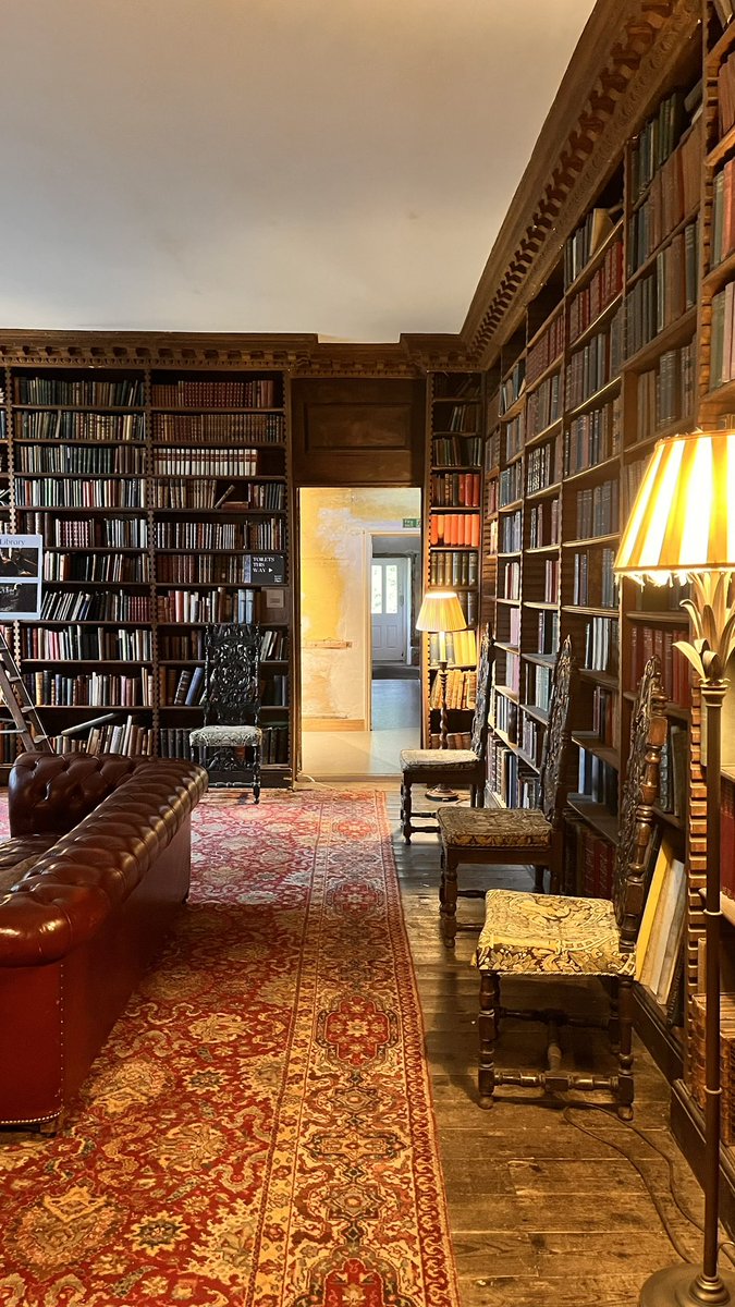 TellerMarie's tweet photo. The Button House Library📚📖@WHorsleyPlace #library #books #NationalBookLoversDay #BookLoversDay #reading #westhorsleyplace #bbcghosts #ghostsbbc #photo #photooftheday #photography #photographer #BehindTheScenes #filmtour #bts #filmlocation #filminglocation #surrey https://t.co/YX2UkSpEeW