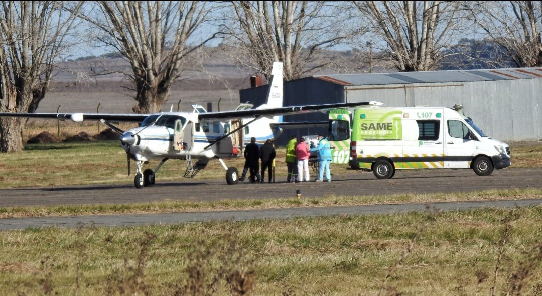 BelelliMarcelo's tweet photo. #Aeropuerto #Tandil #VueloSanitario 
La importancia de tener un Aeropuerto publico y civil operativo en el corazón de la Prov. de Buenos Aires se manifiesta en la conectividad y la posibilidad de tener rapidez en acciones que salvan vidas. 
#ANAC es esencial ✈️
Ph. Flavia Luna https://t.co/DD8kwm134a