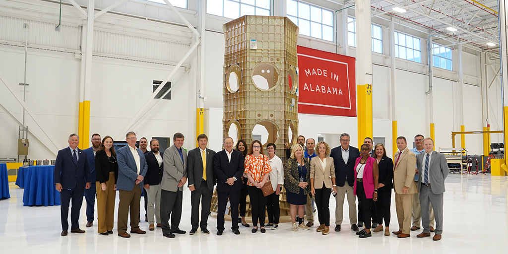 blueorigin's tweet photo. Coming soon to Rocket City - Our Blue Ring team is expanding manufacturing facilities in Huntsville! Stay tuned as our multi-mission space mobility platform gears up for groundbreaking missions #ForTheBenefitofEarth. 

Thanks to @RepDaleStrong and the local Huntsville community for visiting!