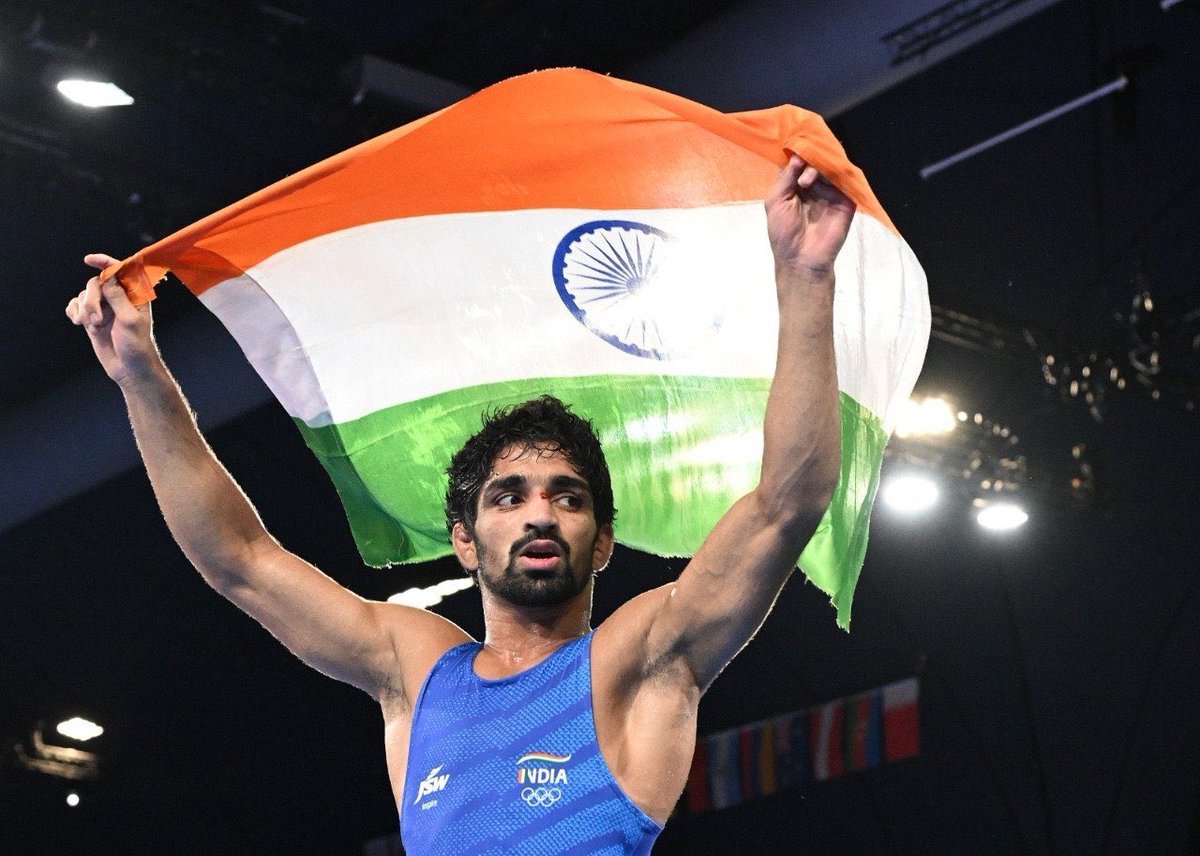 MdShami11's tweet photo. Well done, AmanSehrawat! Proud of your remarkable performance and bronze medal in your debut #Olympics. Your strength and determination are unparalleled. At just 21, what you've achieved is truly commendable. Wishing you all the best for the future. 🥉🇮🇳 

#ParisOlympics2024 #Wrestling #indiaAtolympic #olympic