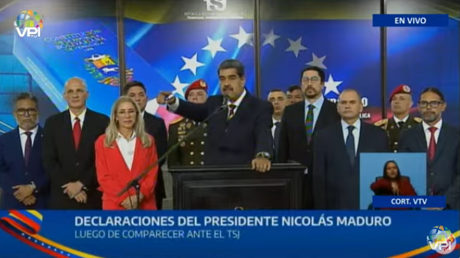 VPITV's tweet photo. #ENVIVO | Nicolás Maduro: “El diálogo tiene que ser respetando la Constitución y las instituciones de Venezuela. Vamos a los encuentros de paz. Los que odian y llamaron a matar a los chavistas les digo, yo no sé lo que es odiar. Jamás el chavismo ha mandado a matar a los opositores”.

Conéctate: https://t.co/lnc78Qevak