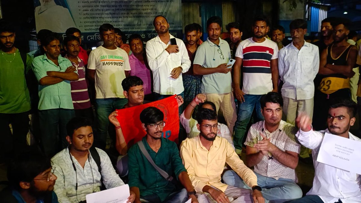 Kolkata_abvp's tweet photo. ABVP Kolkata held a sit-in protest at the RG Kar Medical College demanding strict action in the suspicious death of a 2nd-year PGT girl student through high-level inquiry and post-mortem in a central government institution to maintain impartiality.
#ABVPBanga 
#ABVPKolkata https://t.co/X5mKj94qQ5