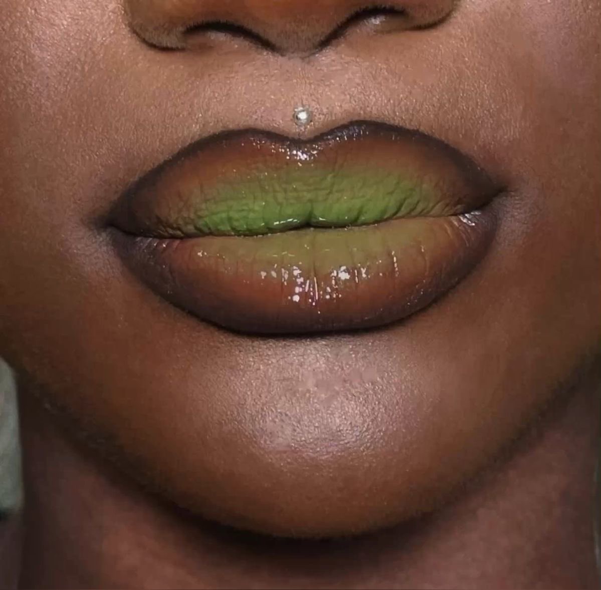 pYSLrada's tweet photo. lips <3 https://t.co/fyPVcktMgH