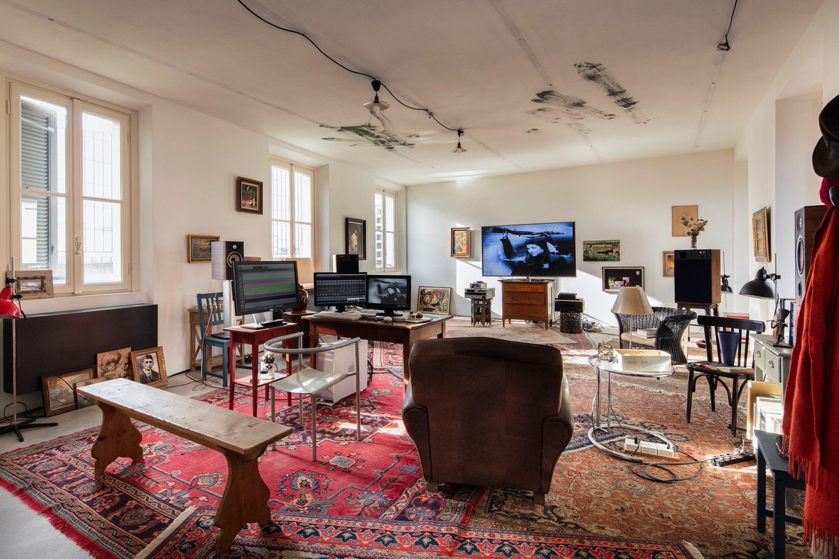 femme_quipleure's tweet image. Completely obsessed with Jean-Luc Godard's studio in Milan.