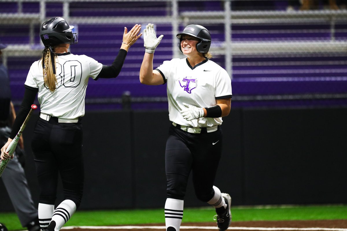 Scholar lineup here 🤓

We had 10 offensive players named Easton/NFCA All-American Scholar-Athletes!

#TexanSoftball | #AllAmericanScholarAthletes