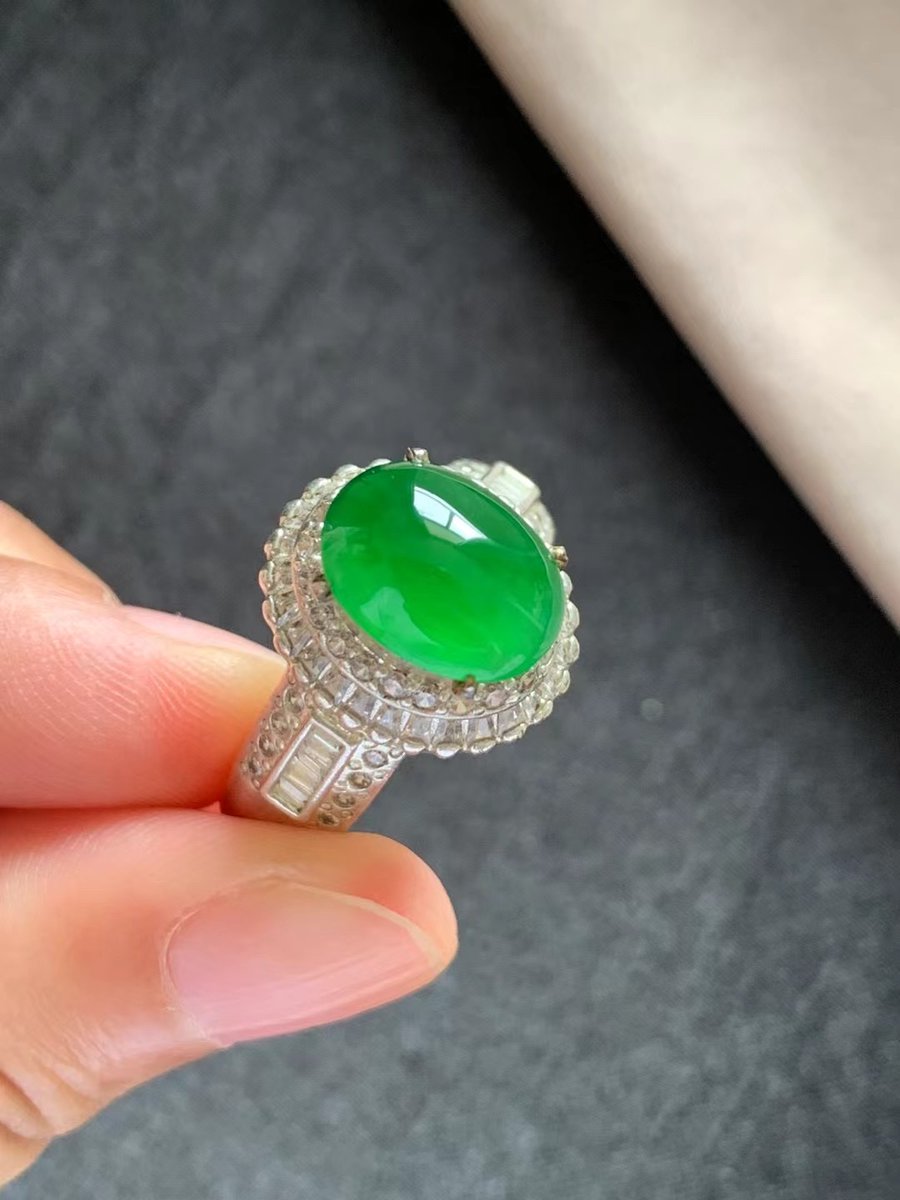 高冰阳绿戒面 种好色好品相好
货种色绝佳 #翡翠棋牌一注册送88一ks989点com