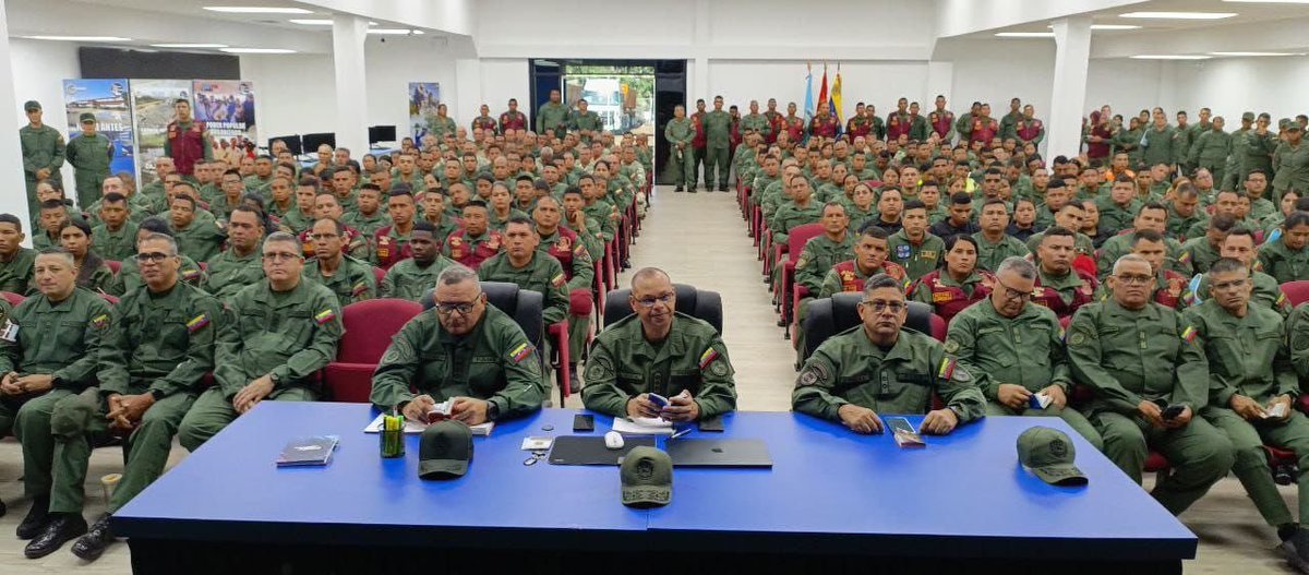 dhernandezlarez's tweet image. #FANB y OSC una sola unidad al servicio de la patria ! Cuerpos efectivos y profesionales al servicio del Estado !

#IntegrarEsVencer