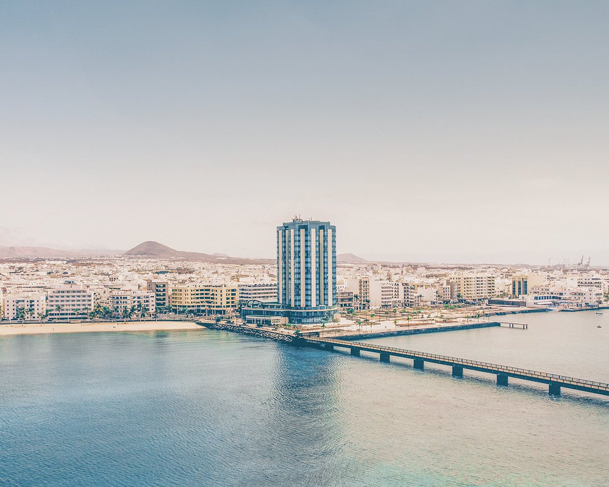Vistas únicas, alma marina.

Verano ven a mí.

aghotelspa.com

#ArrecifeGranHotel #Lanzarote
