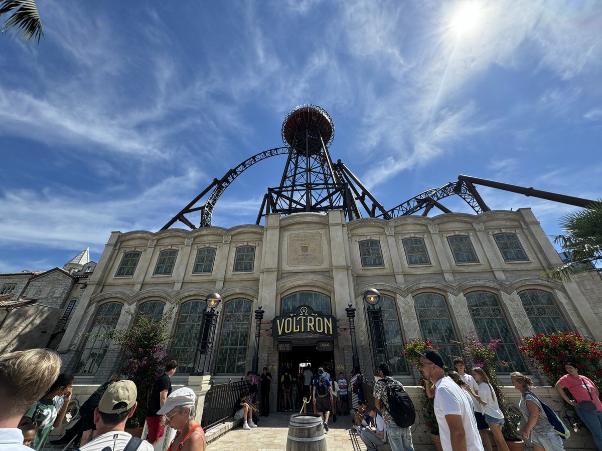 jojoatilano's tweet photo. Voltron is pure insanity. One of the best coasters I’ve ever been on. Bravo, @EuropaParkUK! https://t.co/wcBiGZVnuW