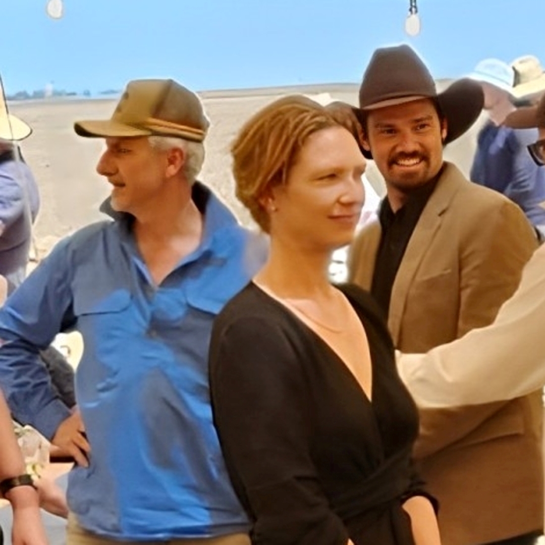 BeastiesForever's tweet photo. "The drama has all the ingredients necessary to make a gripping watch - A list actors, dramatic outback landscapes and an incredible writing and directing team." (womensweekly)
#Territory

On set 🎬 
#GregMcLean #AnnaTorv #JayRyan
#photoediting ✂️ https://t.co/9edQsyy13K