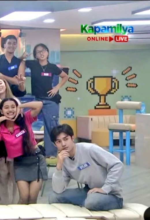 Dylan with the housemates

FRIDATE WITH DYLRESE