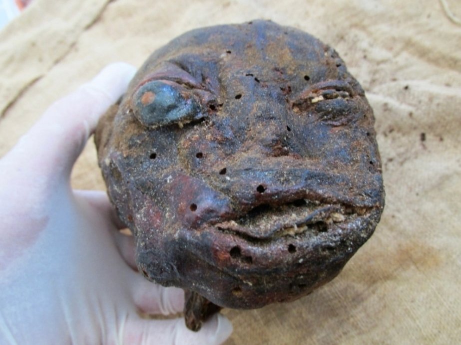 JosCRios's tweet photo. Strangest Mummified Head. 

According to biologist and author Brien Foerster, this very strange mummified head was unearthed by locals inside of an ancient cemetery in the Paracas region of Peru. https://t.co/x3BeNPBtv7