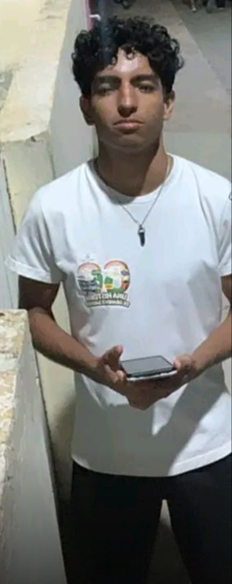 robfig2305's tweet photo. Que rico fue comerme a este moreno. De 20 añitos. Ese trozo estaba muy grande. Pensé que no podía meterlo 🍆, pero me entró todo 😏. https://t.co/4DQsXZfQ8o