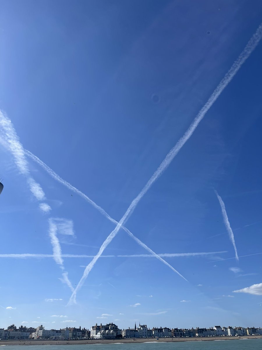 Connor__91's tweet image. Nice advertising @elonmusk over Deal UK